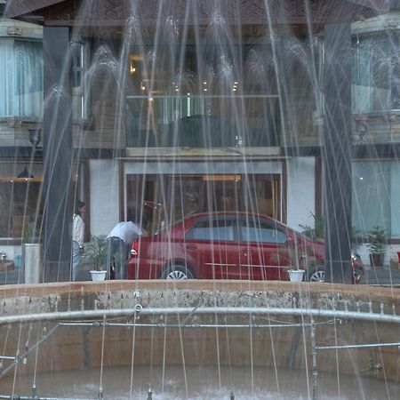 The Chinar Srinagar Hotel ภายนอก รูปภาพ