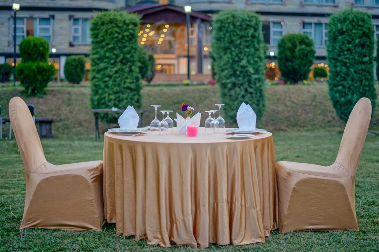 The Chinar Srinagar Hotel ภายนอก รูปภาพ