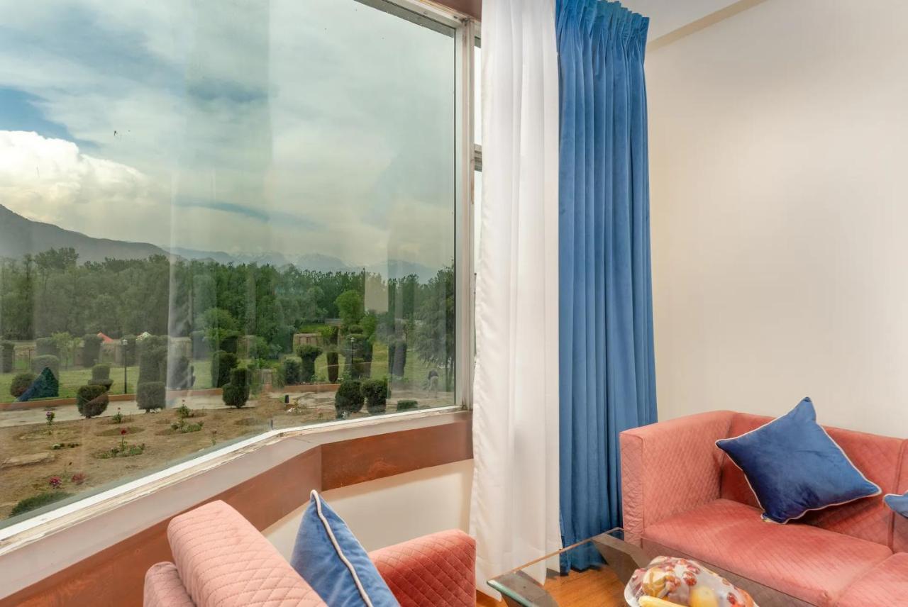 The Chinar Srinagar Hotel ภายนอก รูปภาพ