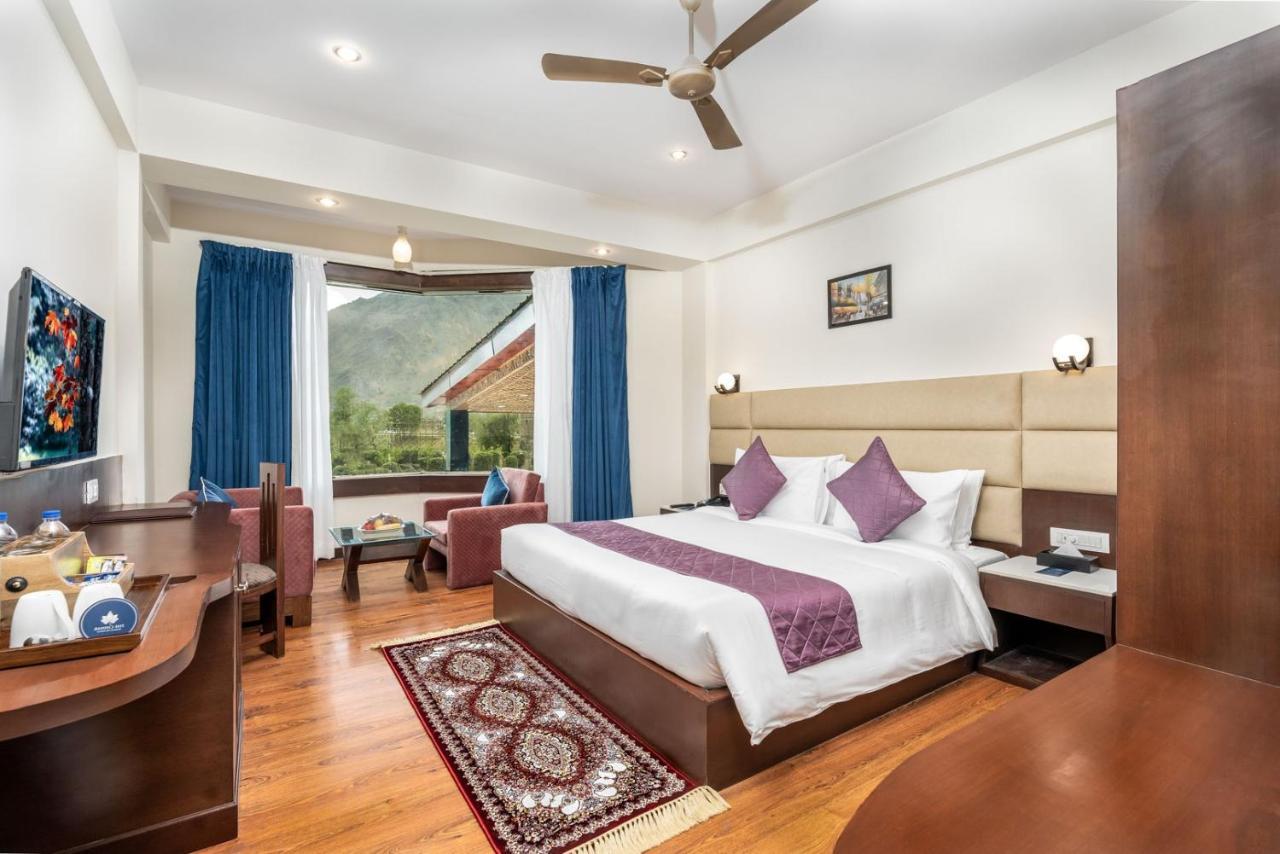 The Chinar Srinagar Hotel ภายนอก รูปภาพ